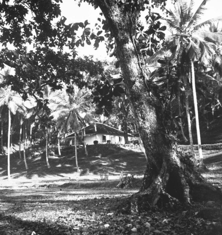 Pasanggrahan di Pantai Karang Hawu