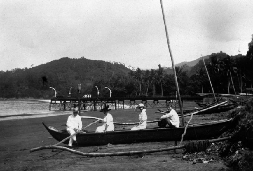 Pantai Palabuhan Ratu (saat itu Wijnkoopsbaai) 